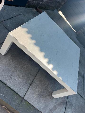 Buiten salon tafel gratis
