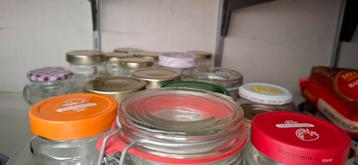 Partij lege glazen potten. GRATIS