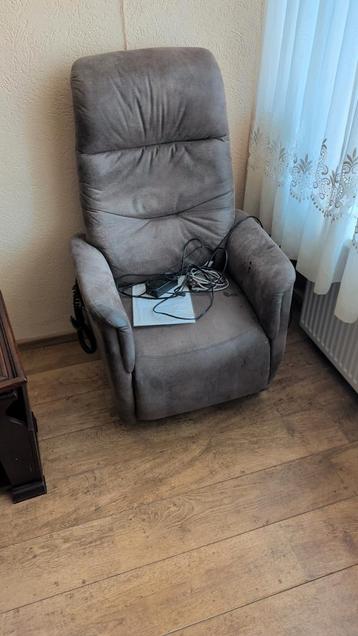 Relaxfauteuil met brandgaatje