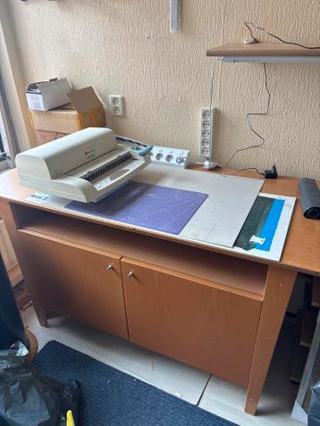 Gratis gebruikt bureau ophalen op 21 maart