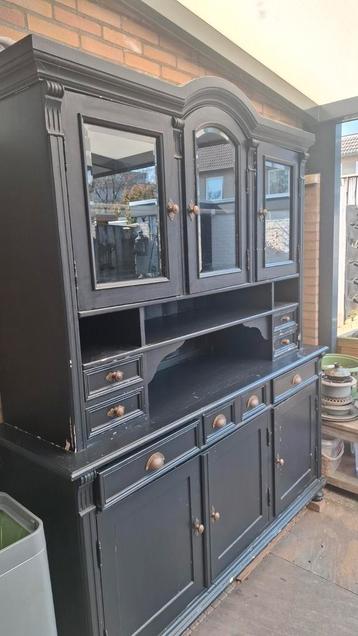 Buffetkast breed 167cm hoog 205cm diep 51cm