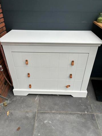 GRATIS! Witte commode met 3 lades