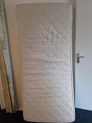 Gratis eenpersoonsmatras 90x200 cm