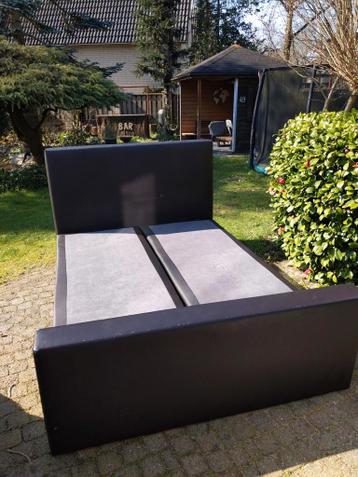 gratis luxe boxspring bed zwart 160x210. lichte gebr. sporen