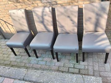 GRATIS Set van 4 eetkamerstoelen - Grijs kunstleer
