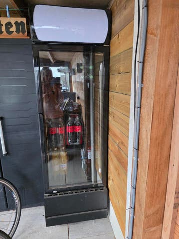 Gratis af te halen: drankkoelkast 370 liter met defect