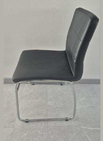 GRATIS AF TE HALEN EETSTOELEN!