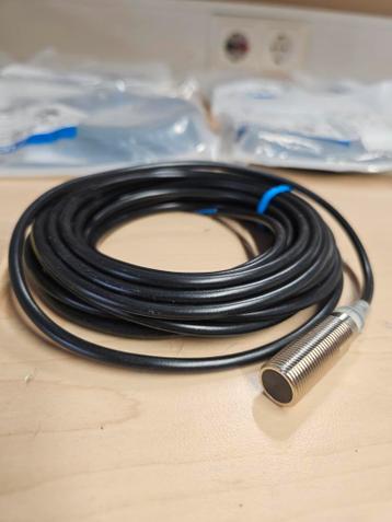 Omron Inductieschakelaar / Naderingsschakelaar  E2E-XB1T12