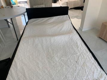 Eenpersoonsbed + kledingkastje