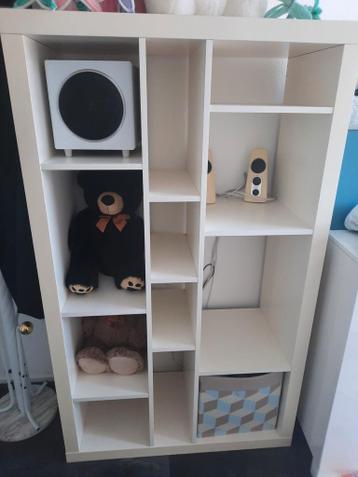 Witte vakkenkast / opbergkast met diverse vakken