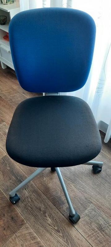 Gratis Ahrend bureaustoel op te halen.