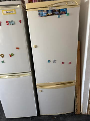 Te koop(ophalen vanaf begin april)rechter koelkast