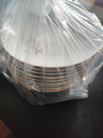 witte borden met gouden rand