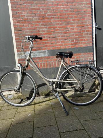 damesfiets gezocht. Gazelle,oma fietsen maak niks uit.