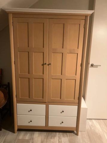 Zweedse houten kledingkast met lades