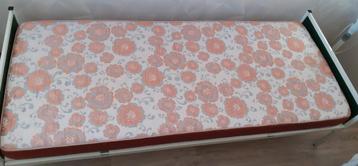 1 persoons bed met matras ,     GRATIS.