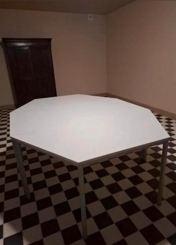 Kantoor tafels / bureaus gratis ophalen