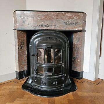 Zwarte houtkachel