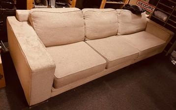 Gratis bank bankstel, 2-delig mancave keet