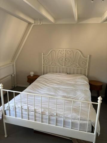 GRATIS Bed ikea 140 200 met lattenbodem en evt matras!