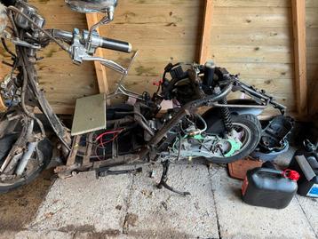 Gratis AMG retro scooter frame met kenteken