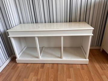Wit houten opbergkastje met 3 vakken