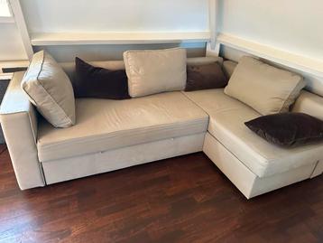 Zandkleurige IKEA slaapbank met opbergruimte