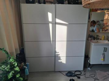 Witte kledingkast met schuifdeuren 184 cm breed