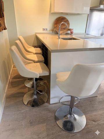 4 gebruikte barkrukken GRATIS