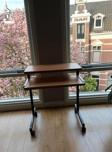 Compact bureautje op wielen