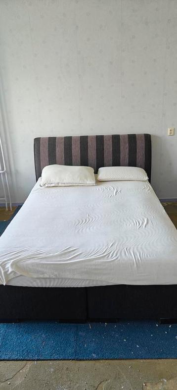 Comfortabel twijfelaar bed 140x200 cm