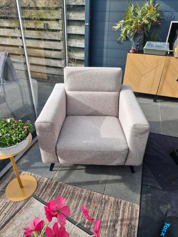Heerlijk zittende fauteuil. Is verkleurd door de zon. GRATIS