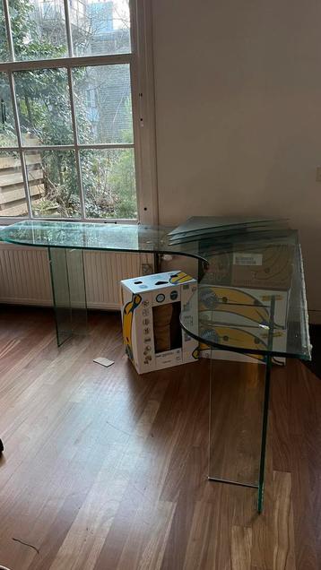 GRATIS, moet snel weg! - Desgin bureautafel glas