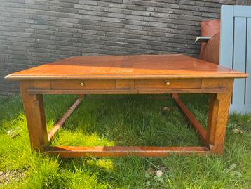 Massief houten salontafel met twee laatjes