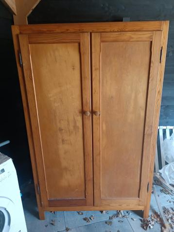 Grenen kast met twee deuren