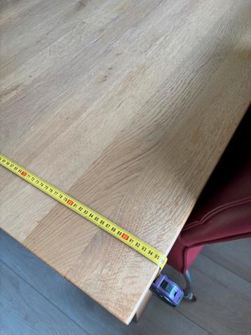 Massief houten eettafel, eventueel met 6 stoelen