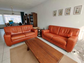 Leren bankstel: twee tweezitsbanken en een stoel