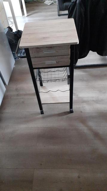 Bijzettafel met lades en rekje