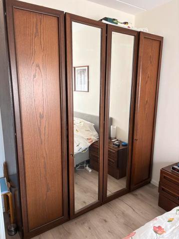 Grote stevige kledingkast met spiegeldeuren