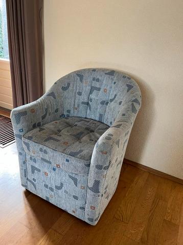 Grijze fauteuil met patroon