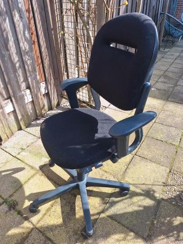 GRATISBureaustoel zwart, in hoogte verstelbaar