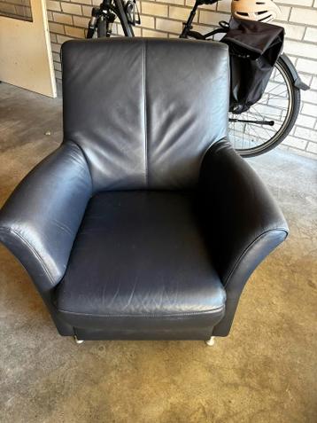 blauwe lederen fauteuil
