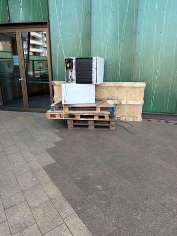 Gratis pallets en oude koelkasten