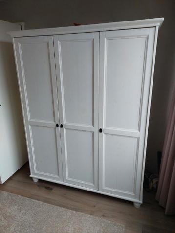 Gratis houten kast 3 deurs