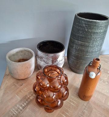 Diverse potten, vazen, waxinelichtje, houten mandje