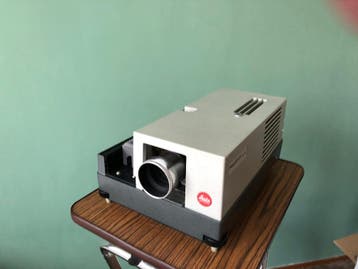 Leitz Pradovit diaprojector