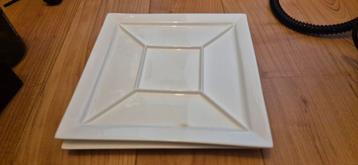 Verschillende borden en schoteltjes gratis!