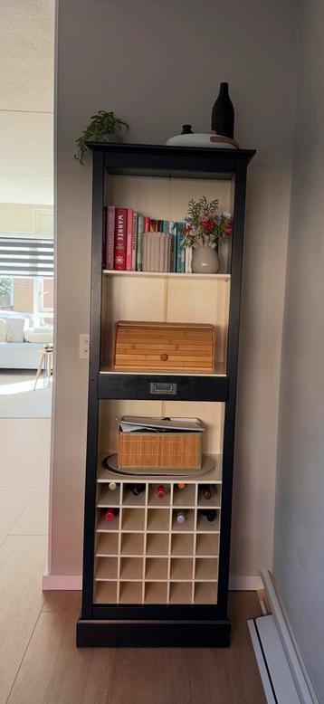 Boekenkast / wijnkast