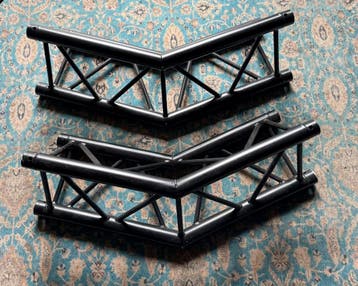 Trusshoeken 145 graden Prolyte zwart