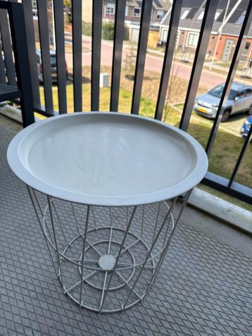 Beige bijzettafeltje / terrastafeltje voor balkon